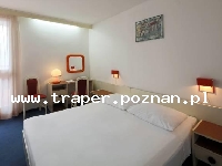 Podgora jest położona w południowej części Chorwacji, w Dalmacji, 10 km od Makarskiej. Znajduje się na Riwierze Makarskiej. Na turyst&oacute;w czekają malownicze plaże, krystalicznie czysta wo